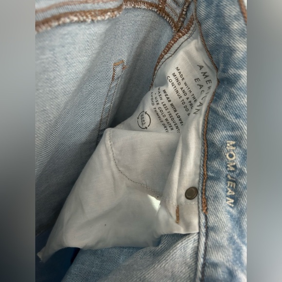 American Eagle Size 18 Short Mom Jeans - Strigid, Comfortable Denim, High Rise - Picture 7 of 10